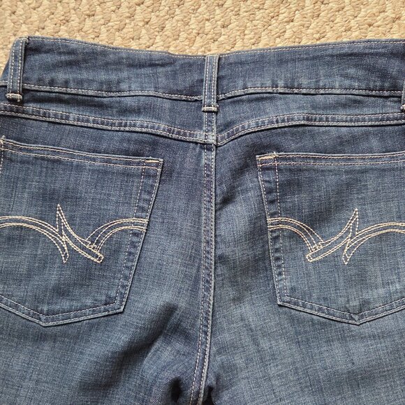 Women's Wrangler Bootcut Jeans - Picture 6 of 9